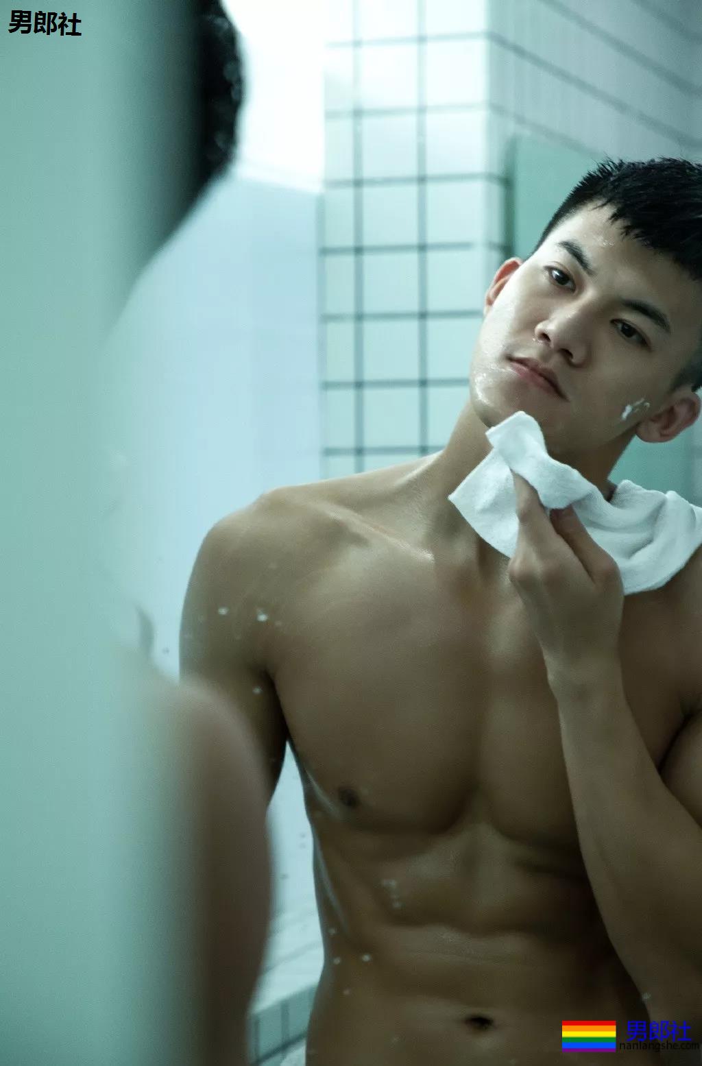 A爆筋肉小鋼炮一网打尽!“巧克力腹肌大赛”,堪称肉体盛宴! - 51虹马 A爆筋肉小鋼炮一网打尽!“巧克力腹肌大赛”,堪称肉体盛宴! - 51虹马