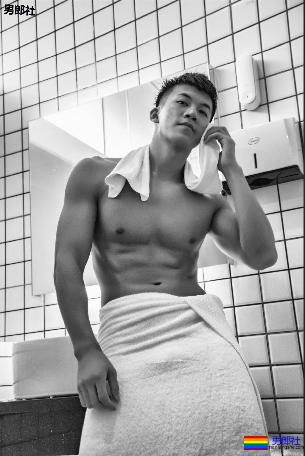 A爆筋肉小鋼炮一网打尽!“巧克力腹肌大赛”,堪称肉体盛宴! - 51虹马 A爆筋肉小鋼炮一网打尽!“巧克力腹肌大赛”,堪称肉体盛宴! - 51虹马