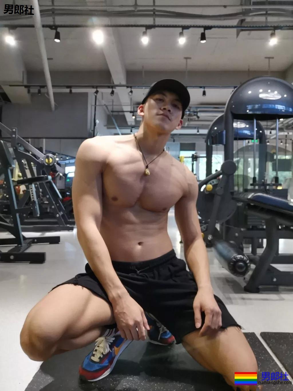 A爆筋肉小鋼炮一网打尽!“巧克力腹肌大赛”,堪称肉体盛宴! - 51虹马 A爆筋肉小鋼炮一网打尽!“巧克力腹肌大赛”,堪称肉体盛宴! - 51虹马