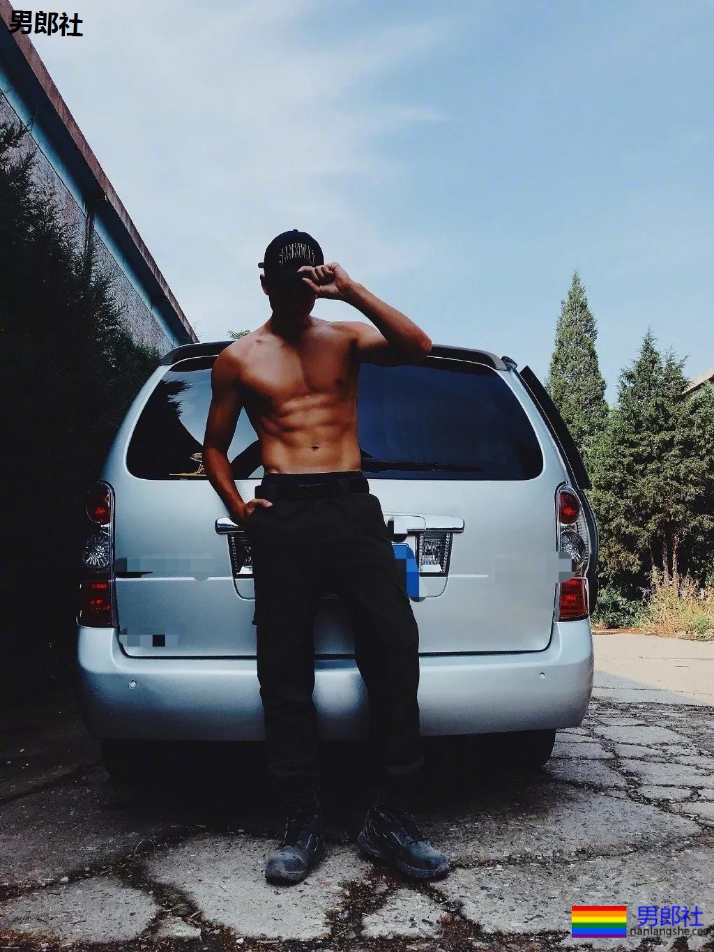 A爆筋肉小鋼炮一网打尽!“巧克力腹肌大赛”,堪称肉体盛宴! - 51虹马 A爆筋肉小鋼炮一网打尽!“巧克力腹肌大赛”,堪称肉体盛宴! - 51虹马