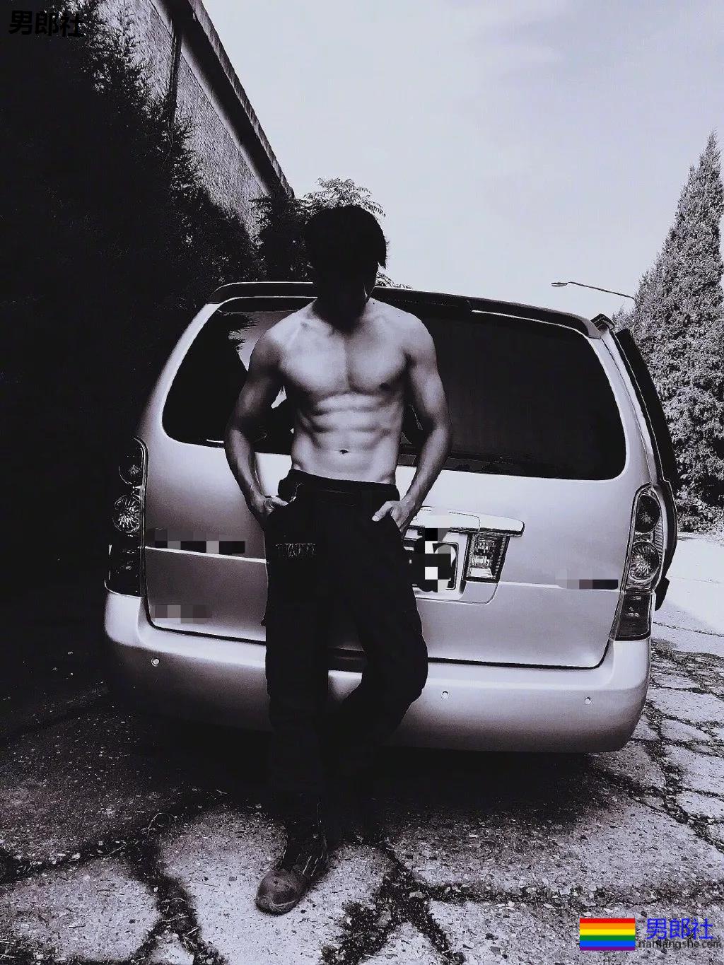 A爆筋肉小鋼炮一网打尽!“巧克力腹肌大赛”,堪称肉体盛宴! - 51虹马 A爆筋肉小鋼炮一网打尽!“巧克力腹肌大赛”,堪称肉体盛宴! - 51虹马