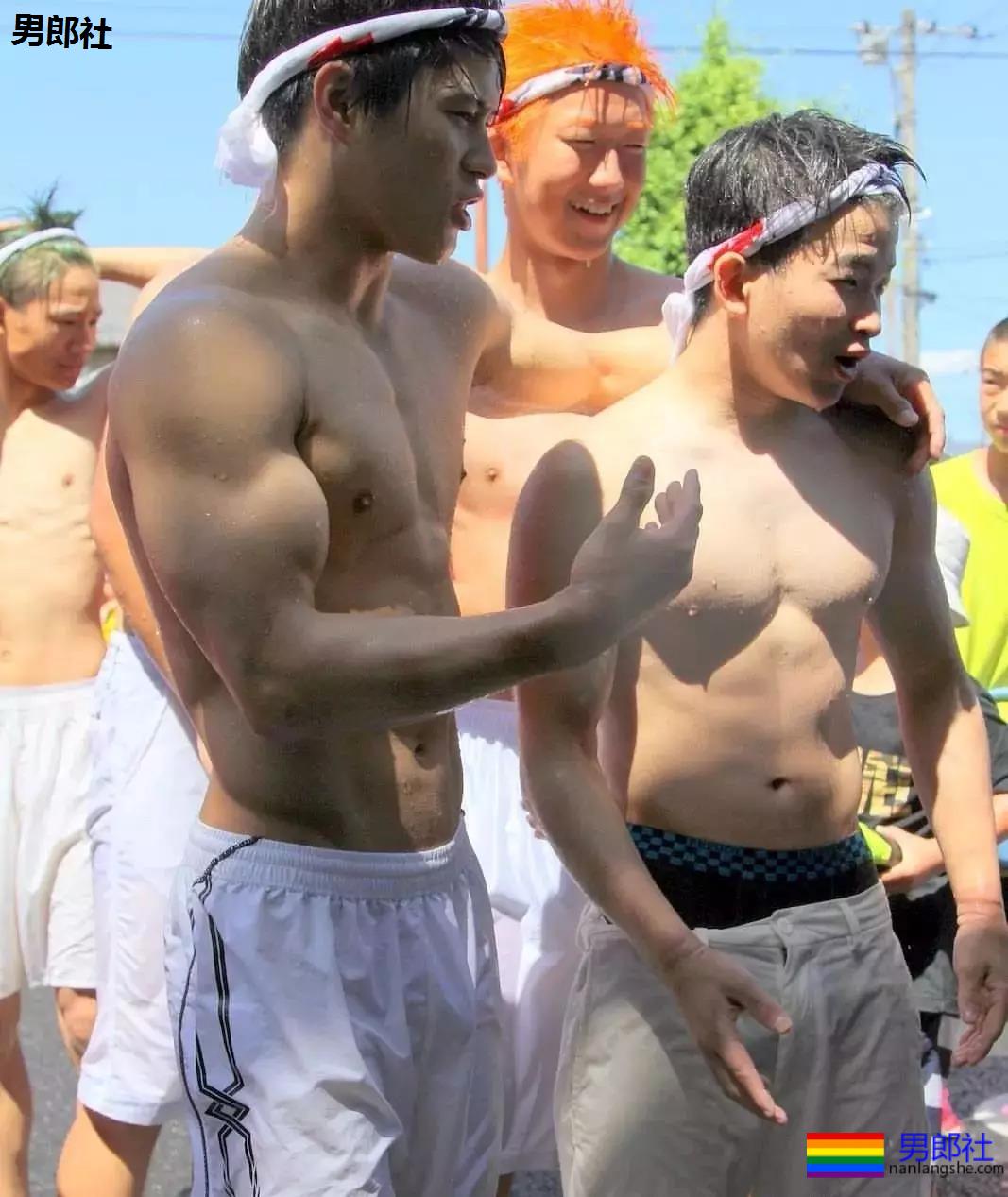 A爆筋肉小鋼炮一网打尽!“巧克力腹肌大赛”,堪称肉体盛宴! - 51虹马 A爆筋肉小鋼炮一网打尽!“巧克力腹肌大赛”,堪称肉体盛宴! - 51虹马