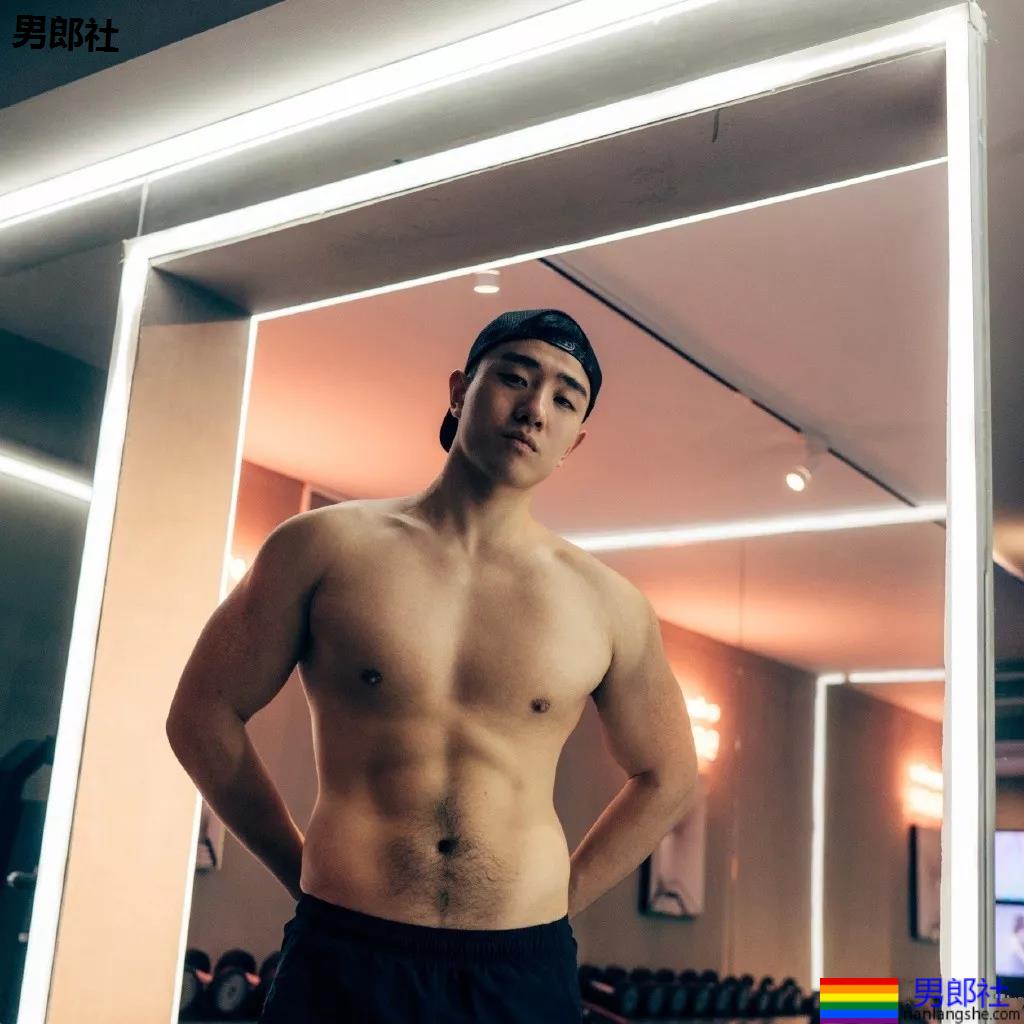 大长腿小狼狗脱衣拼实力！被摄影师宠爱的体育生小哥A爆了！ - 51虹马