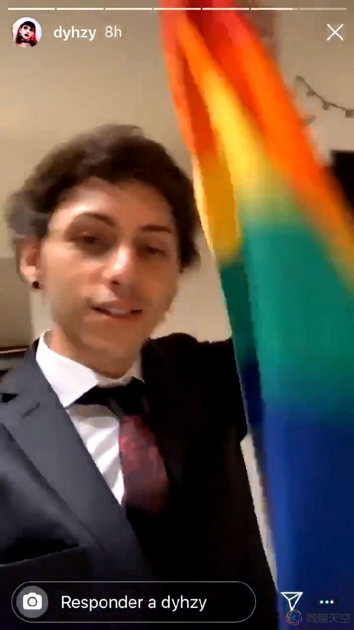 阿根廷新总统就职，儿子带着彩虹旗出席仪式 - 51虹马