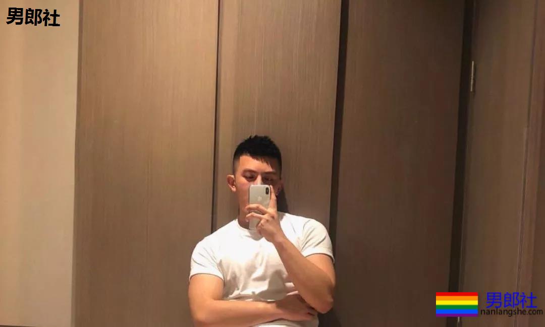 短发肌肉筋肉男，真的帅~ - 51虹马