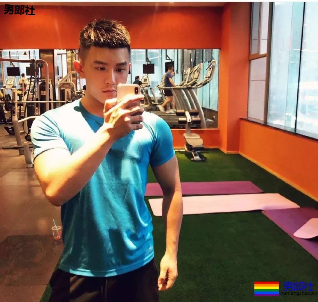 短发肌肉筋肉男，真的帅~ - 51虹马