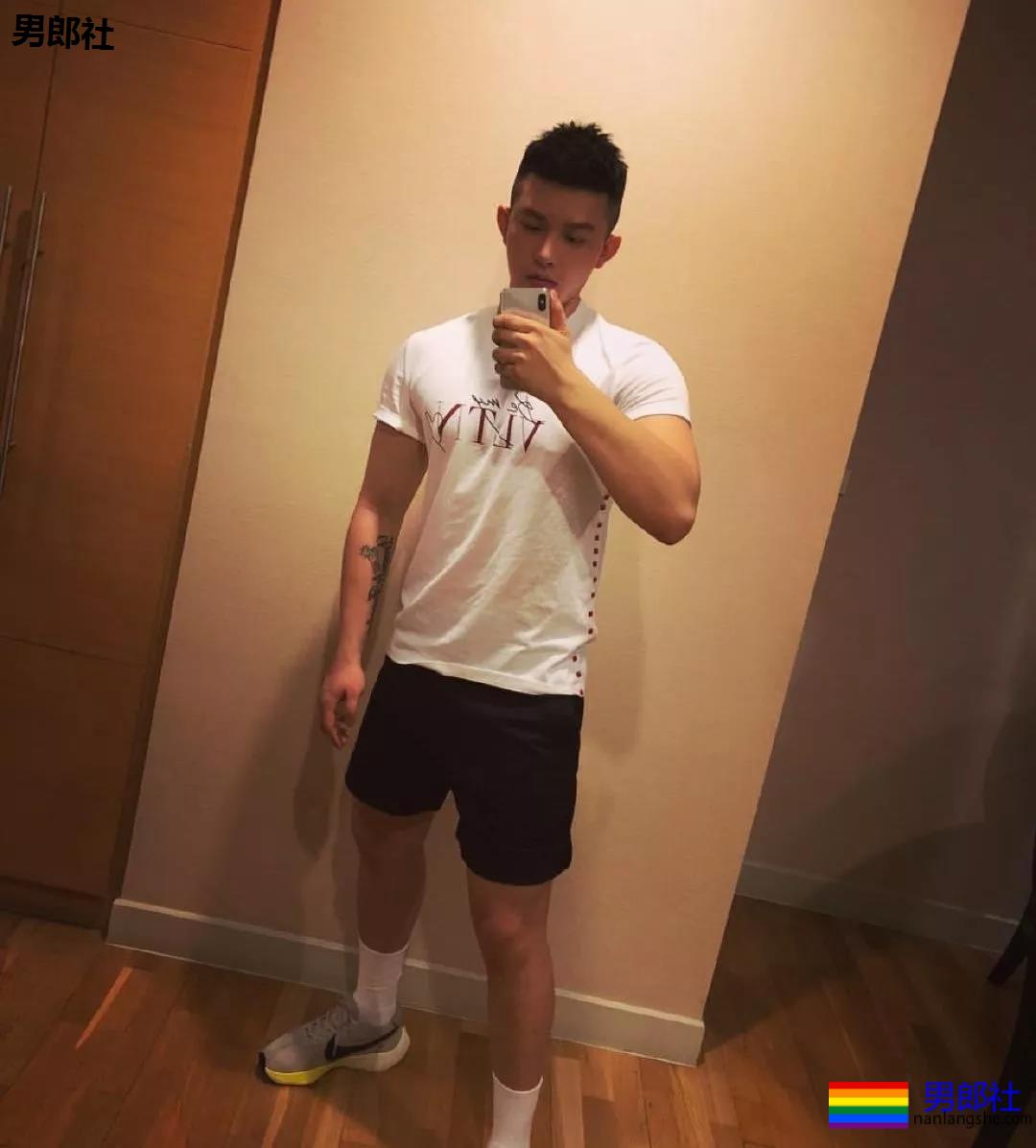 短发肌肉筋肉男，真的帅~ - 51虹马