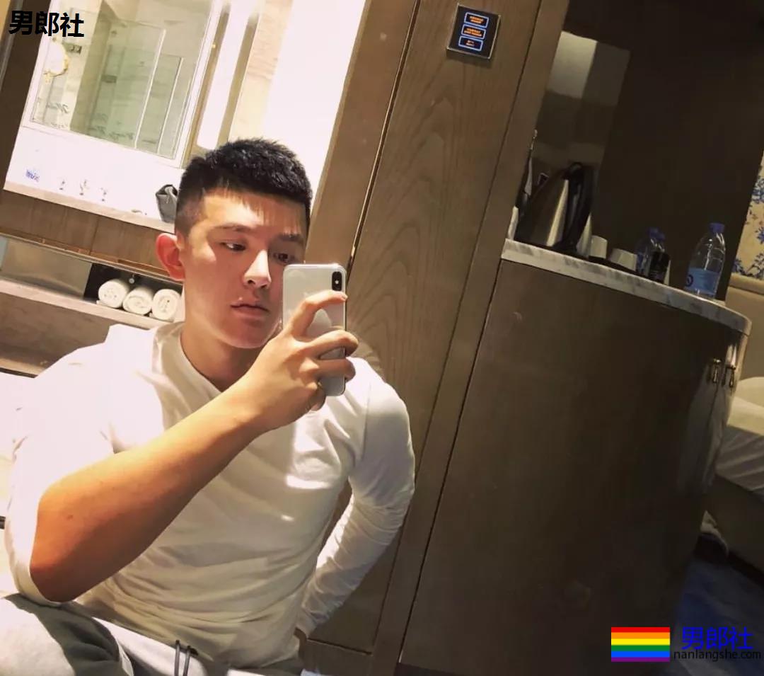 短发肌肉筋肉男，真的帅~ - 51虹马