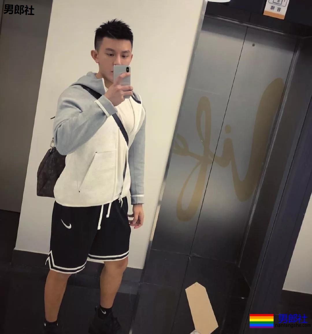 短发肌肉筋肉男，真的帅~ - 51虹马