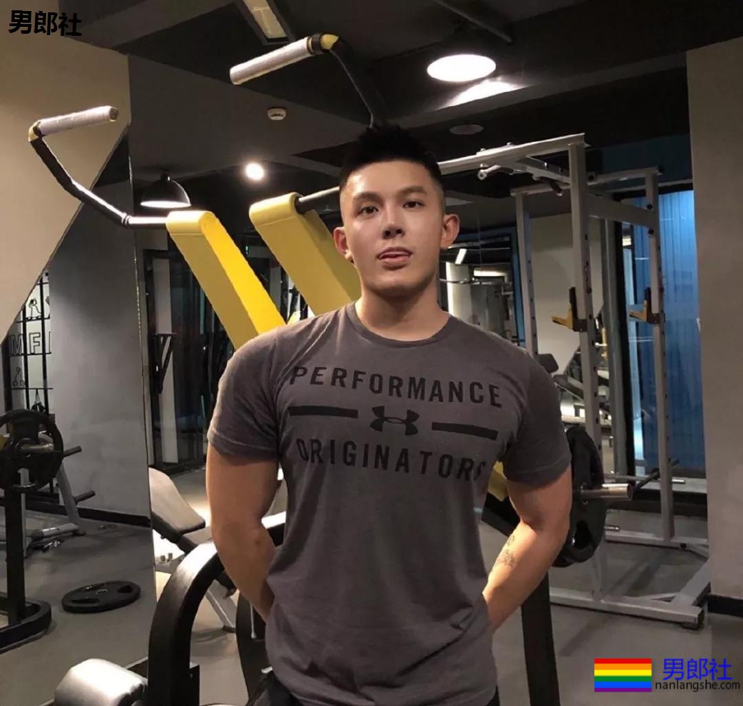 短发肌肉筋肉男，真的帅~ - 51虹马