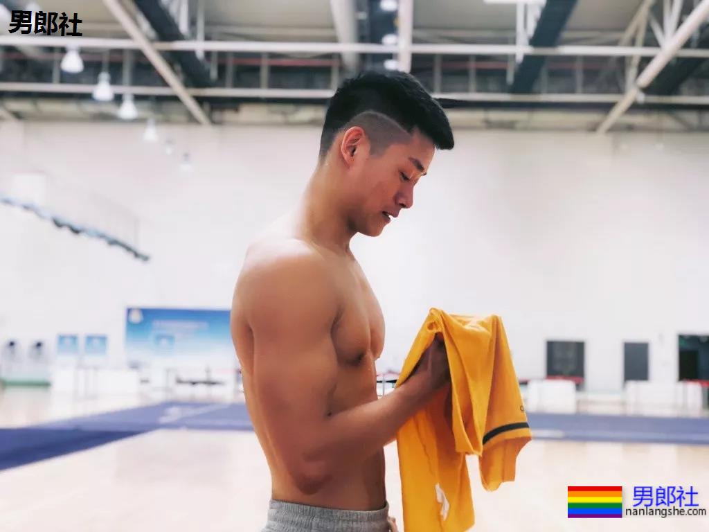 98年直男体育生,拍照总爱岔开腿,姿势豪放的小狼狗? - 51虹马 98年直男体育生,拍照总爱岔开腿,姿势豪放的小狼狗? - 51虹马