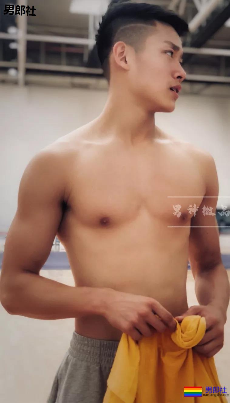 98年直男体育生,拍照总爱岔开腿,姿势豪放的小狼狗? - 51虹马 98年直男体育生,拍照总爱岔开腿,姿势豪放的小狼狗? - 51虹马