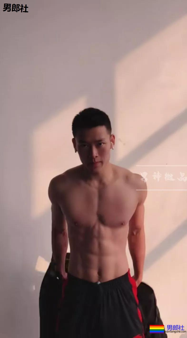 98年直男体育生,拍照总爱岔开腿,姿势豪放的小狼狗? - 51虹马 98年直男体育生,拍照总爱岔开腿,姿势豪放的小狼狗? - 51虹马