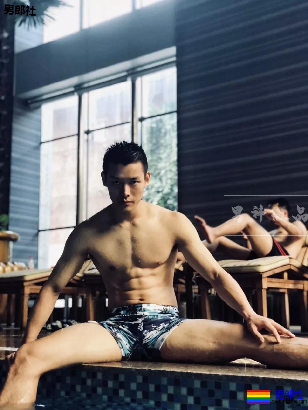 98年直男体育生,拍照总爱岔开腿,姿势豪放的小狼狗? - 51虹马 98年直男体育生,拍照总爱岔开腿,姿势豪放的小狼狗? - 51虹马