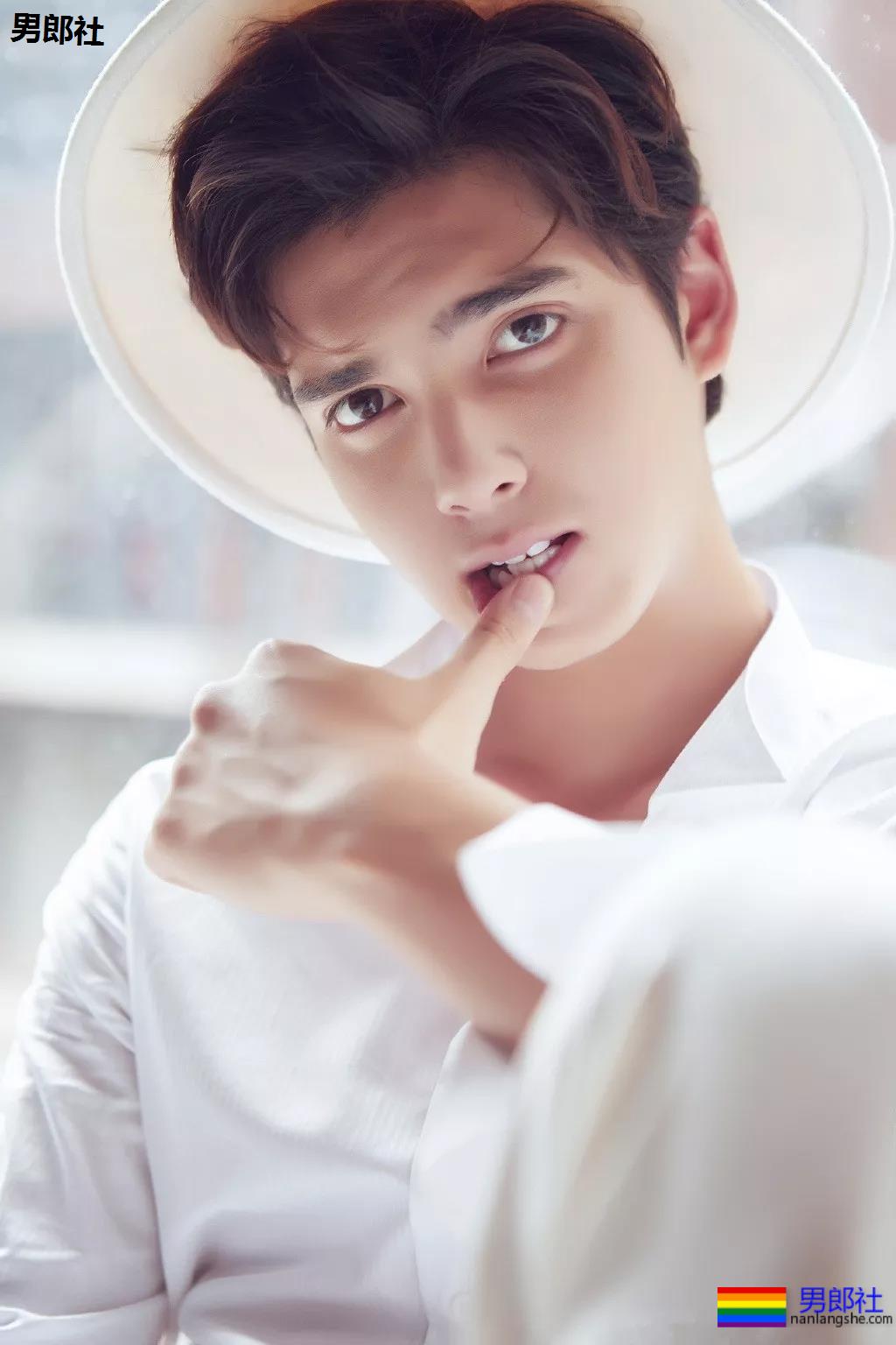 超帅体育生太好看，盘他们？ - 51虹马