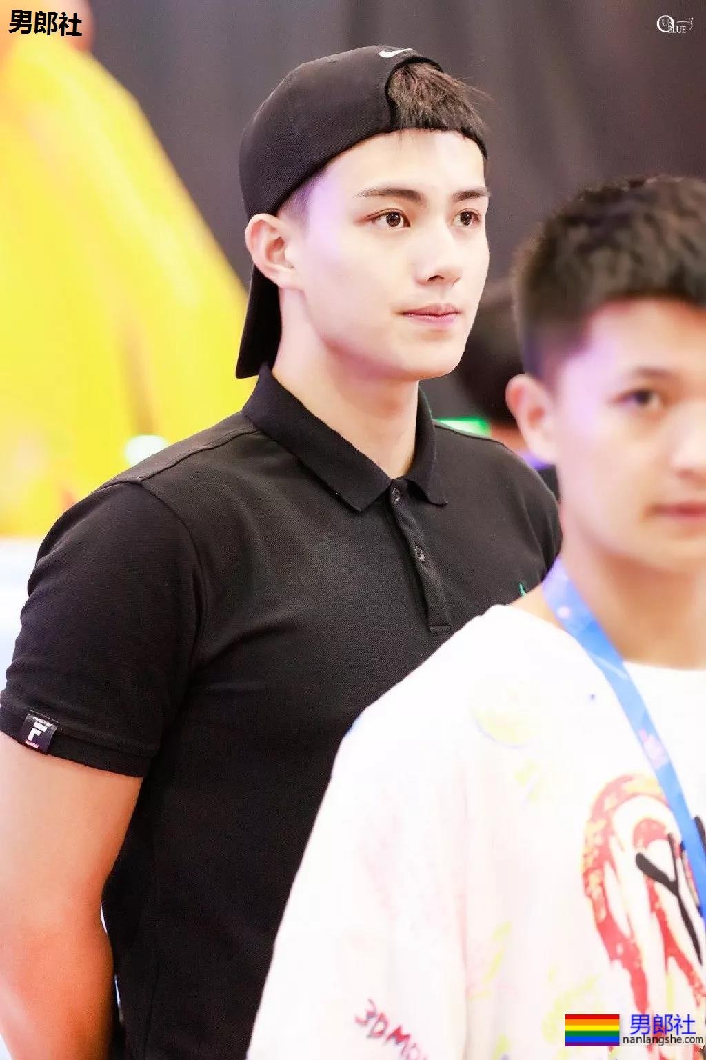 超帅体育生太好看，盘他们？ - 51虹马