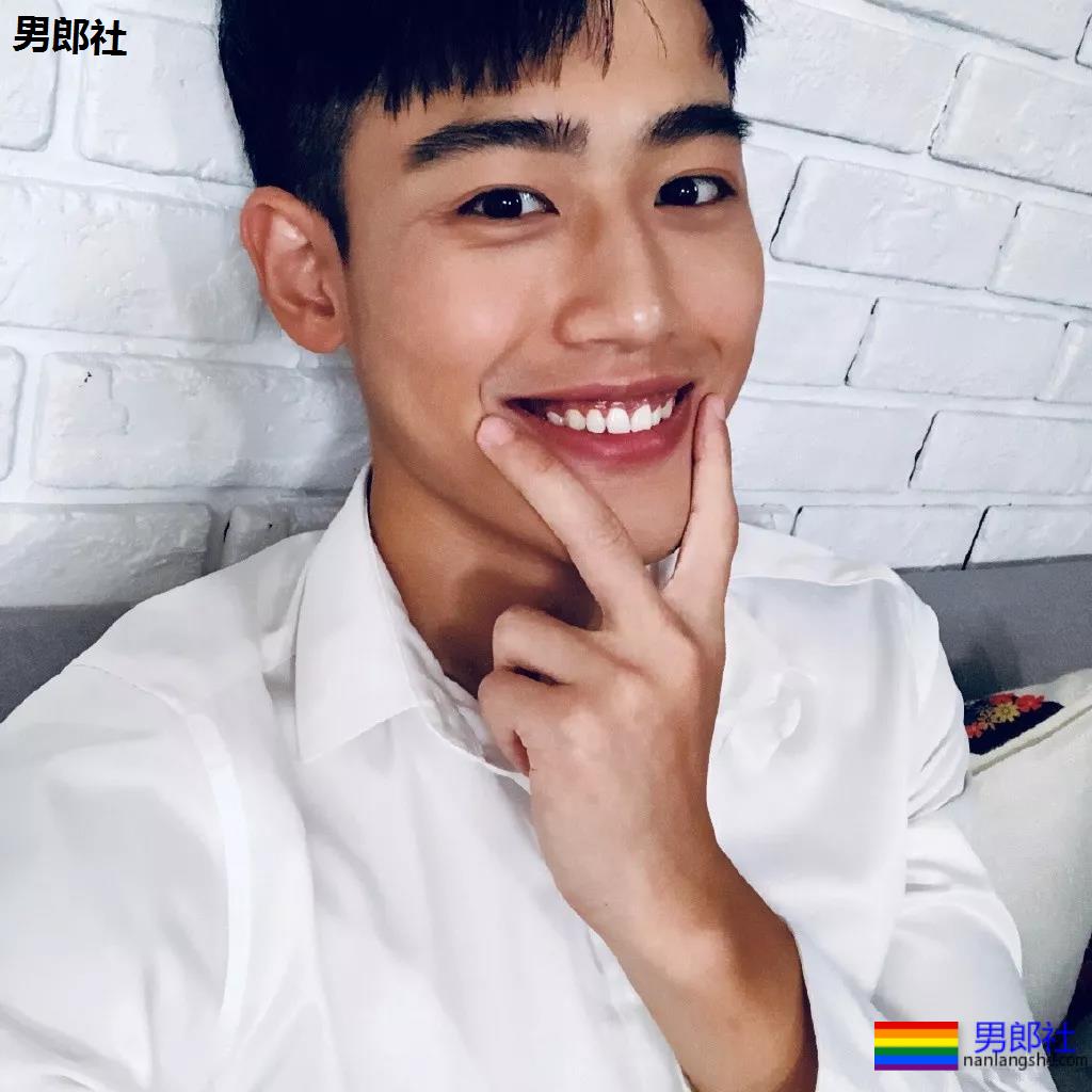 超帅体育生太好看，盘他们？ - 51虹马