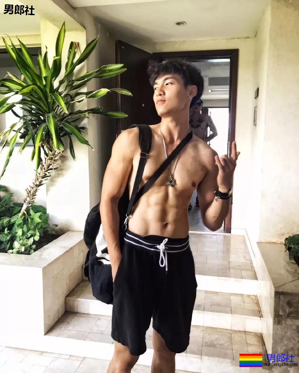 超帅体育生太好看，盘他们？ - 51虹马