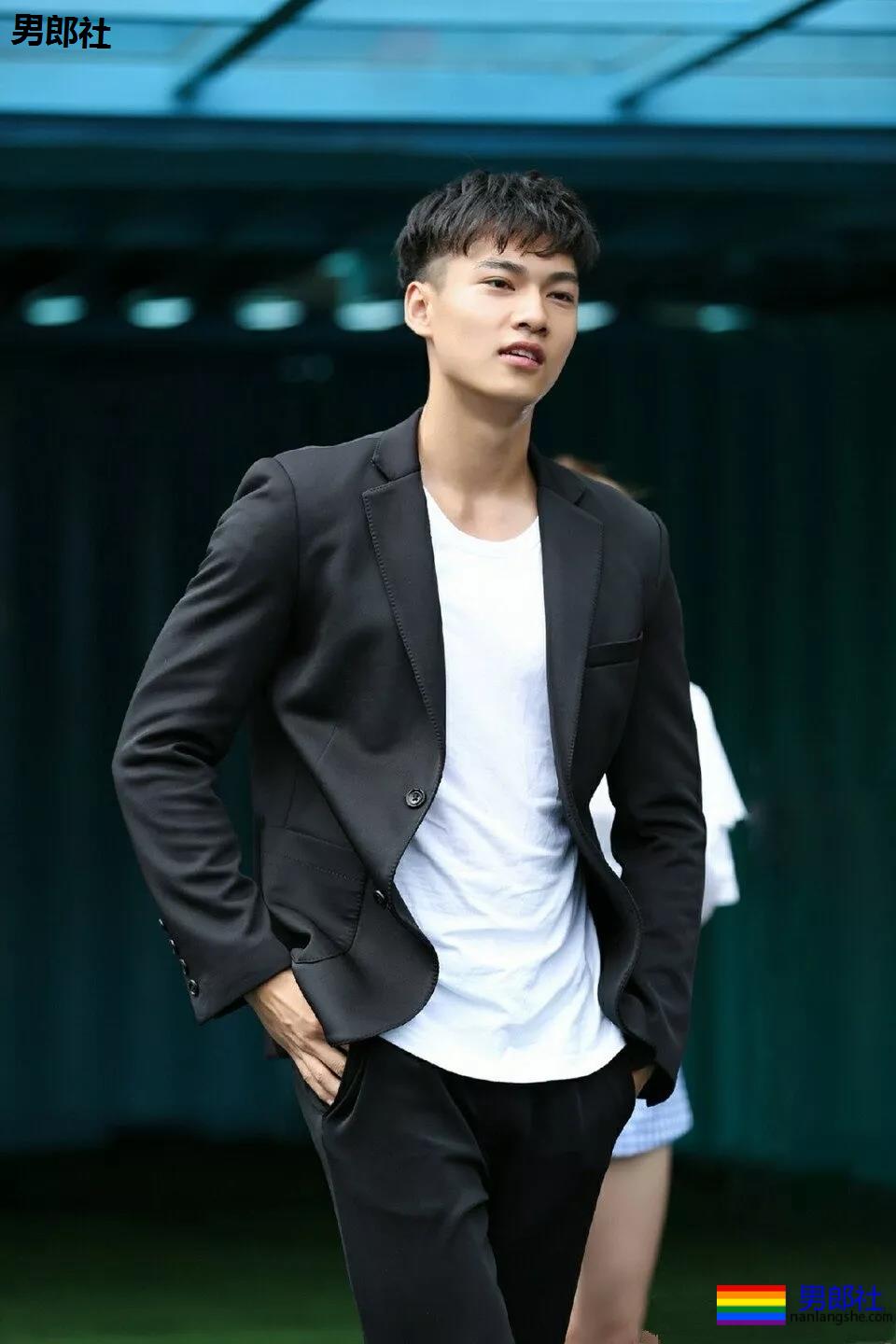 超帅体育生太好看，盘他们？ - 51虹马