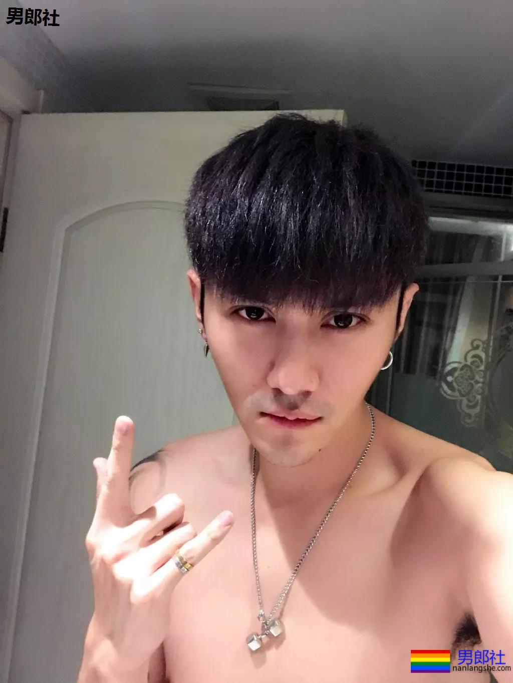 超帅体育生太好看，盘他们？ - 51虹马