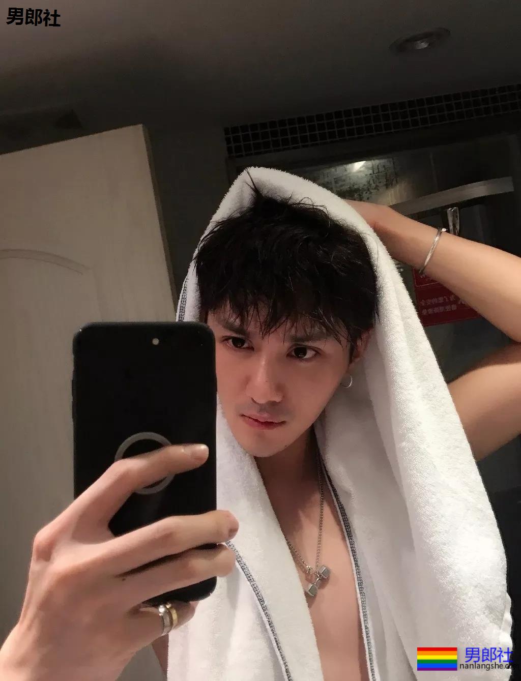 超帅体育生太好看，盘他们？ - 51虹马