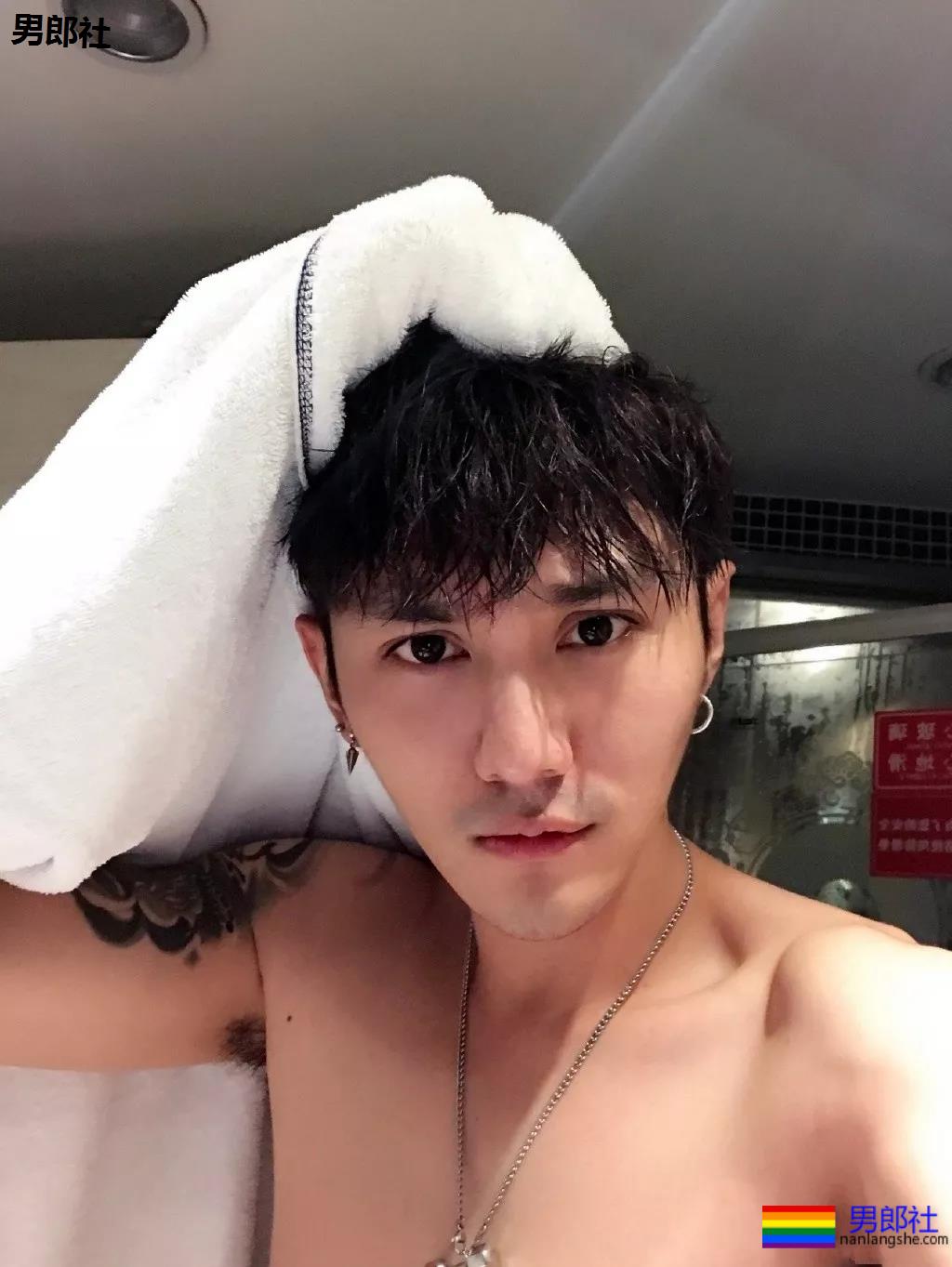 超帅体育生太好看，盘他们？ - 51虹马