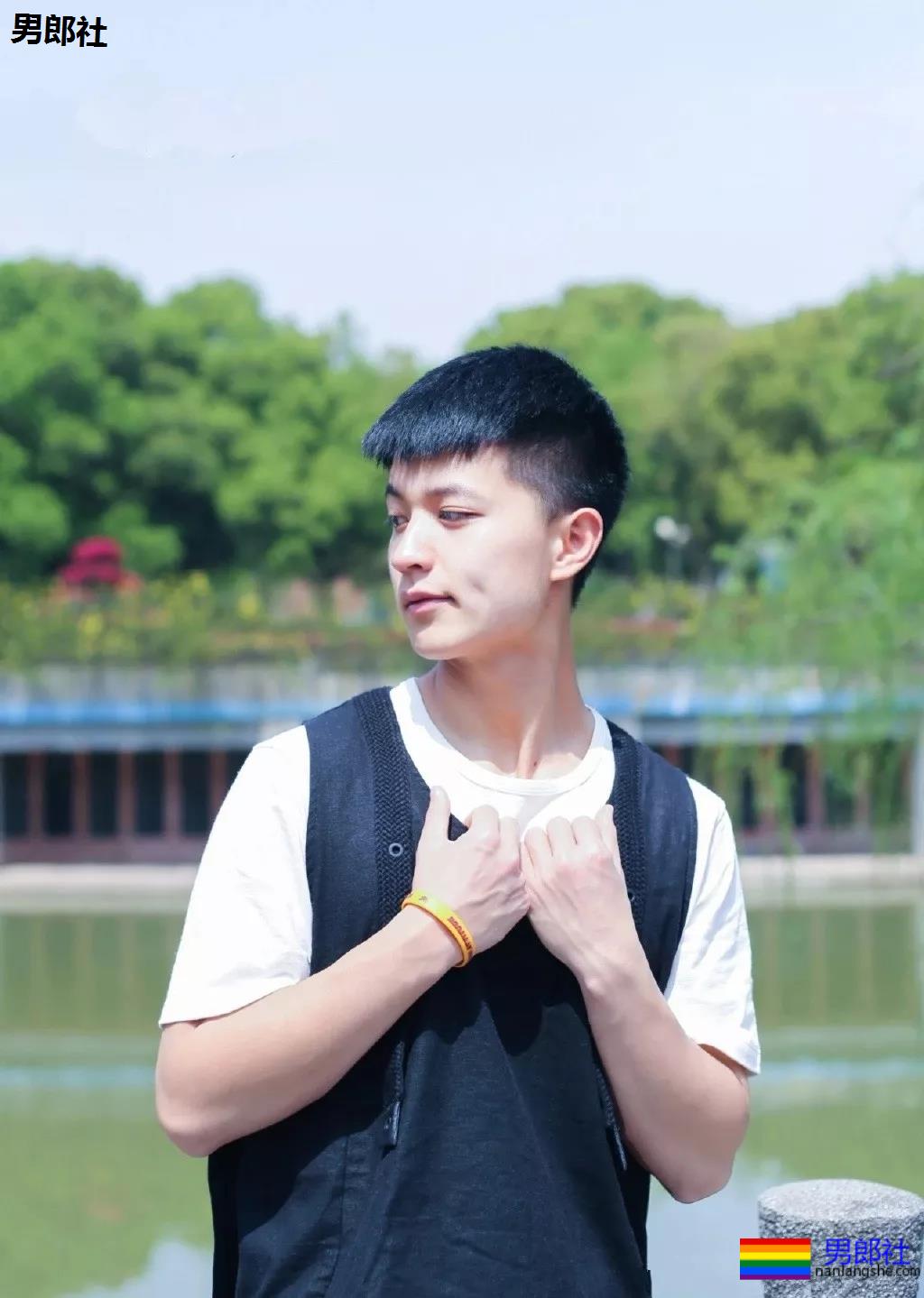 超帅体育生太好看，盘他们？ - 51虹马