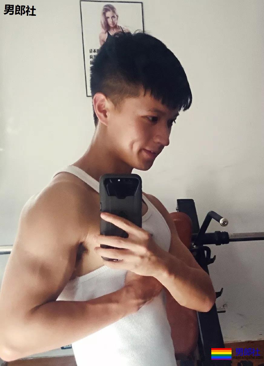 超帅体育生太好看，盘他们？ - 51虹马