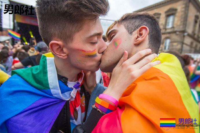 北爱尔兰大臣签署同性婚姻法案 - 51虹马