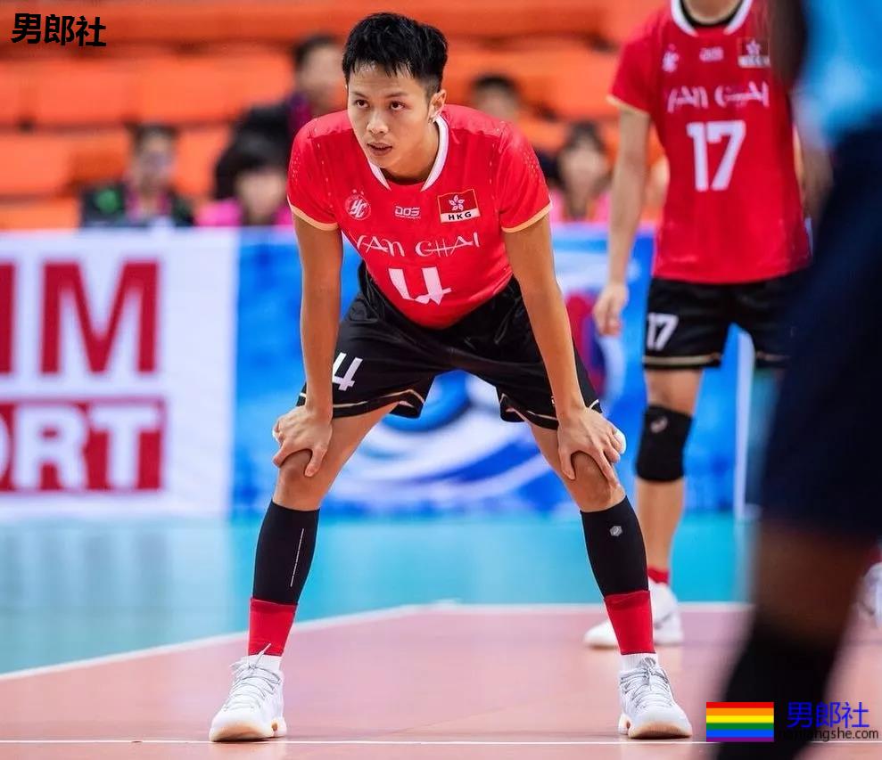 后翘长腿排球体育生，八块腹肌腱子肉，这条件早点下海吧!! - 51虹马