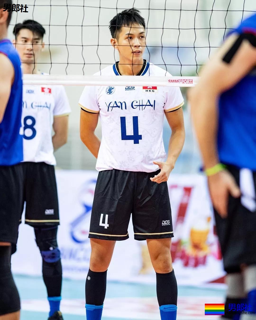 后翘长腿排球体育生，八块腹肌腱子肉，这条件早点下海吧!! - 51虹马