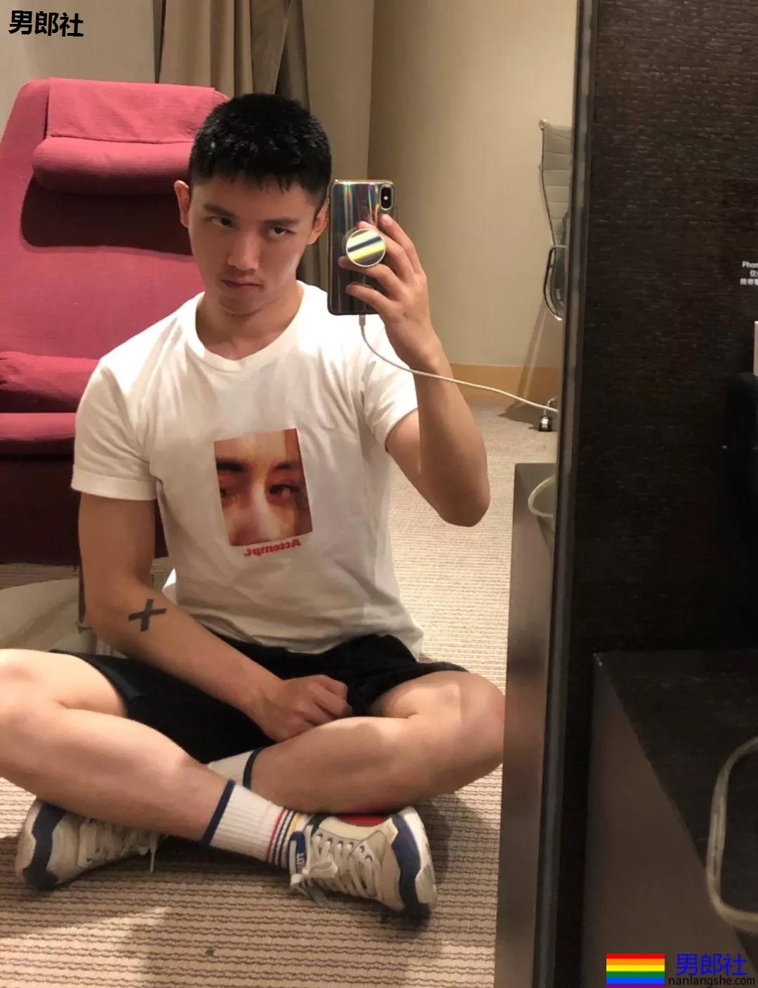 00后肌肉小狼狗在线吸睛,身材尺寸都可以! - 51虹马 00后肌肉小狼狗在线吸睛,身材尺寸都可以! - 51虹马