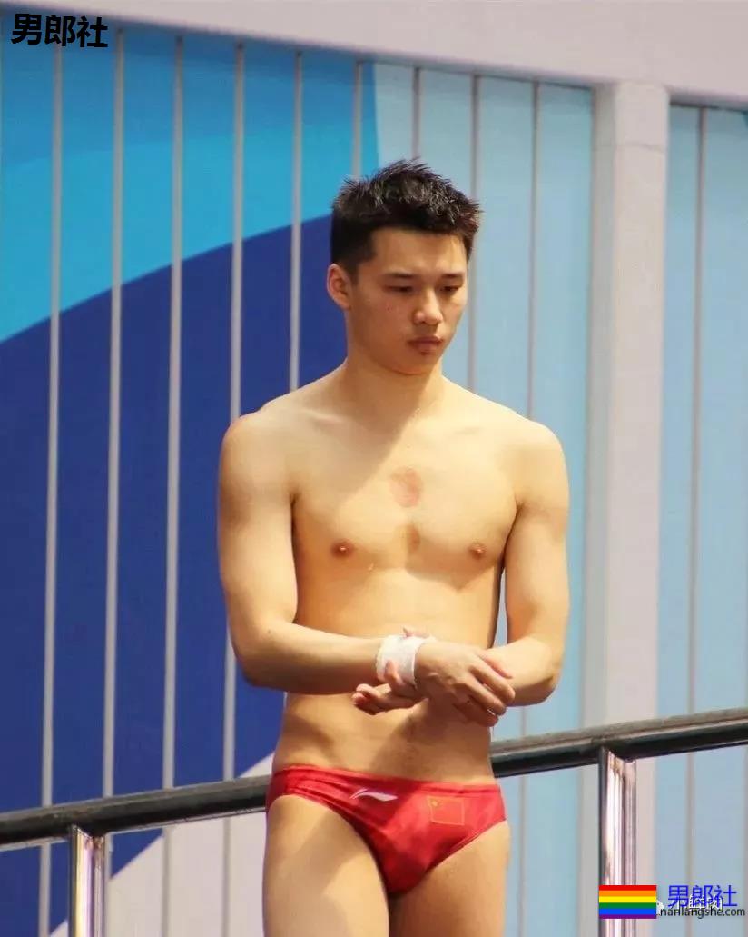 网友私藏陈艾森生图硬照曝光，还是红泳裤好看！-51虹马
