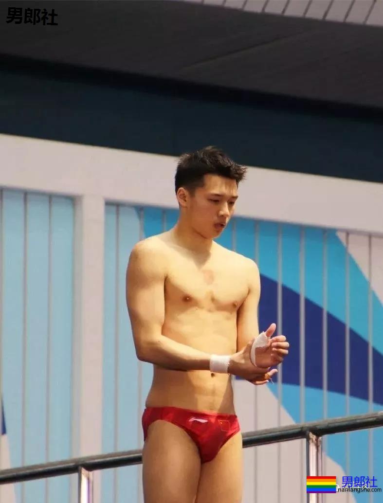 网友私藏陈艾森生图硬照曝光，还是红泳裤好看！ - 51虹马