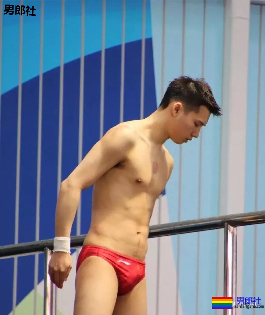 网友私藏陈艾森生图硬照曝光，还是红泳裤好看！ - 51虹马