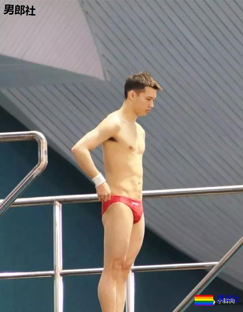 网友私藏陈艾森生图硬照曝光，还是红泳裤好看！ - 51虹马