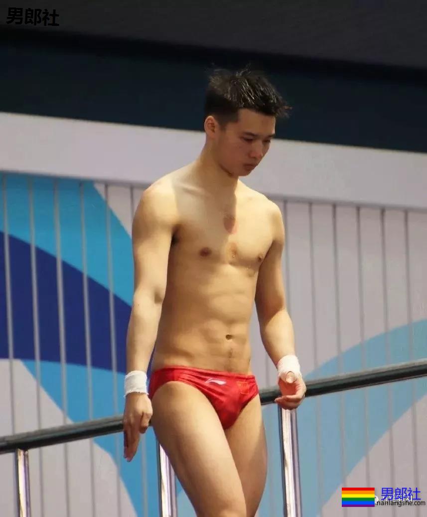 网友私藏陈艾森生图硬照曝光，还是红泳裤好看！ - 51虹马
