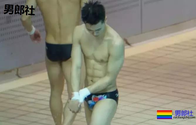 网友私藏陈艾森生图硬照曝光，还是红泳裤好看！ - 51虹马