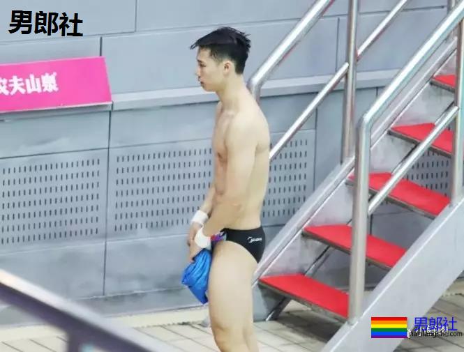 网友私藏陈艾森生图硬照曝光，还是红泳裤好看！ - 51虹马