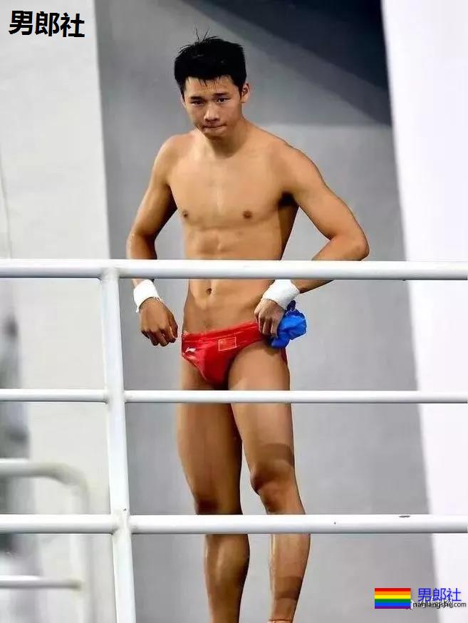 网友私藏陈艾森生图硬照曝光，还是红泳裤好看！ - 51虹马