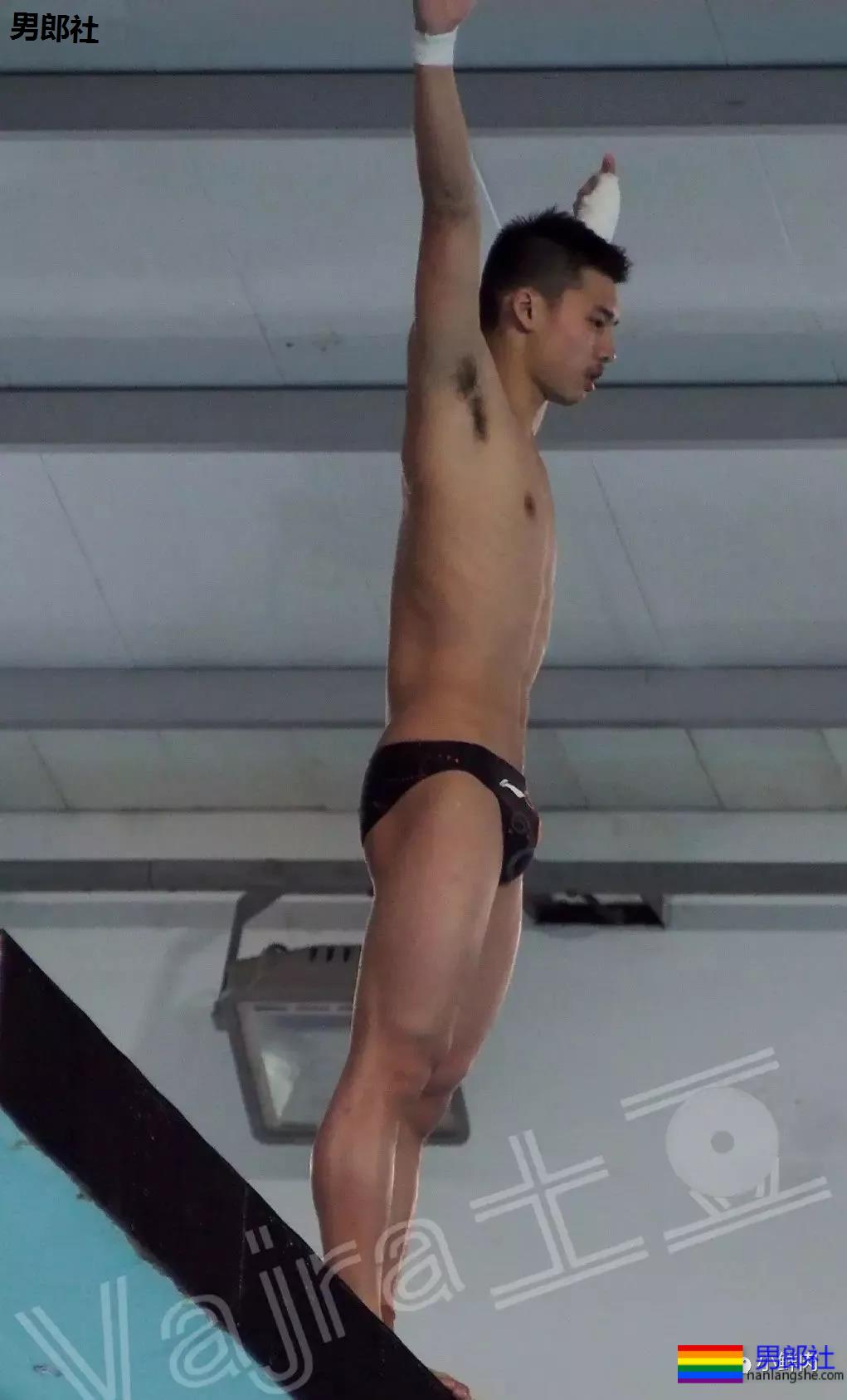 网友私藏陈艾森生图硬照曝光，还是红泳裤好看！ - 51虹马