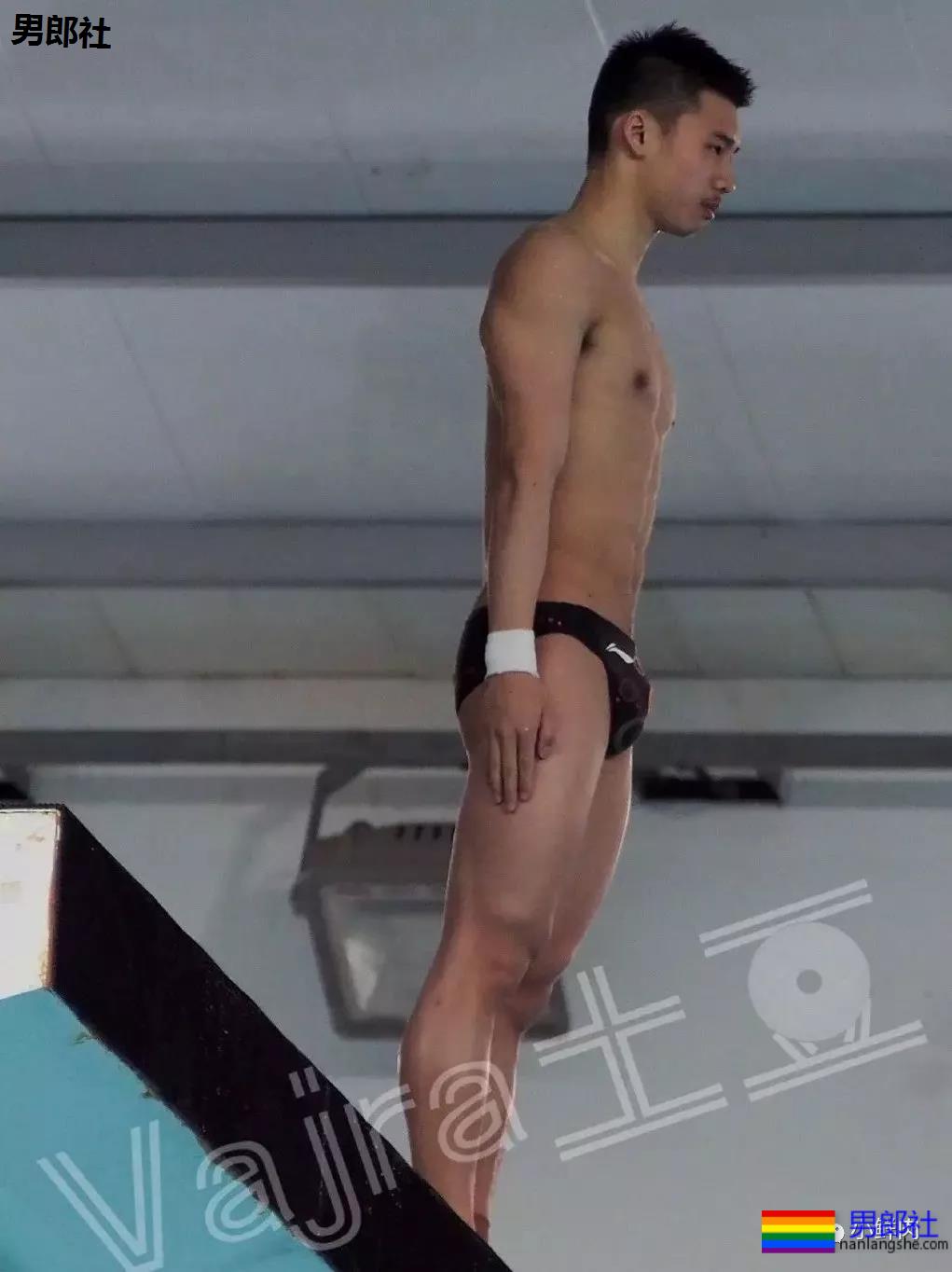 网友私藏陈艾森生图硬照曝光，还是红泳裤好看！ - 51虹马