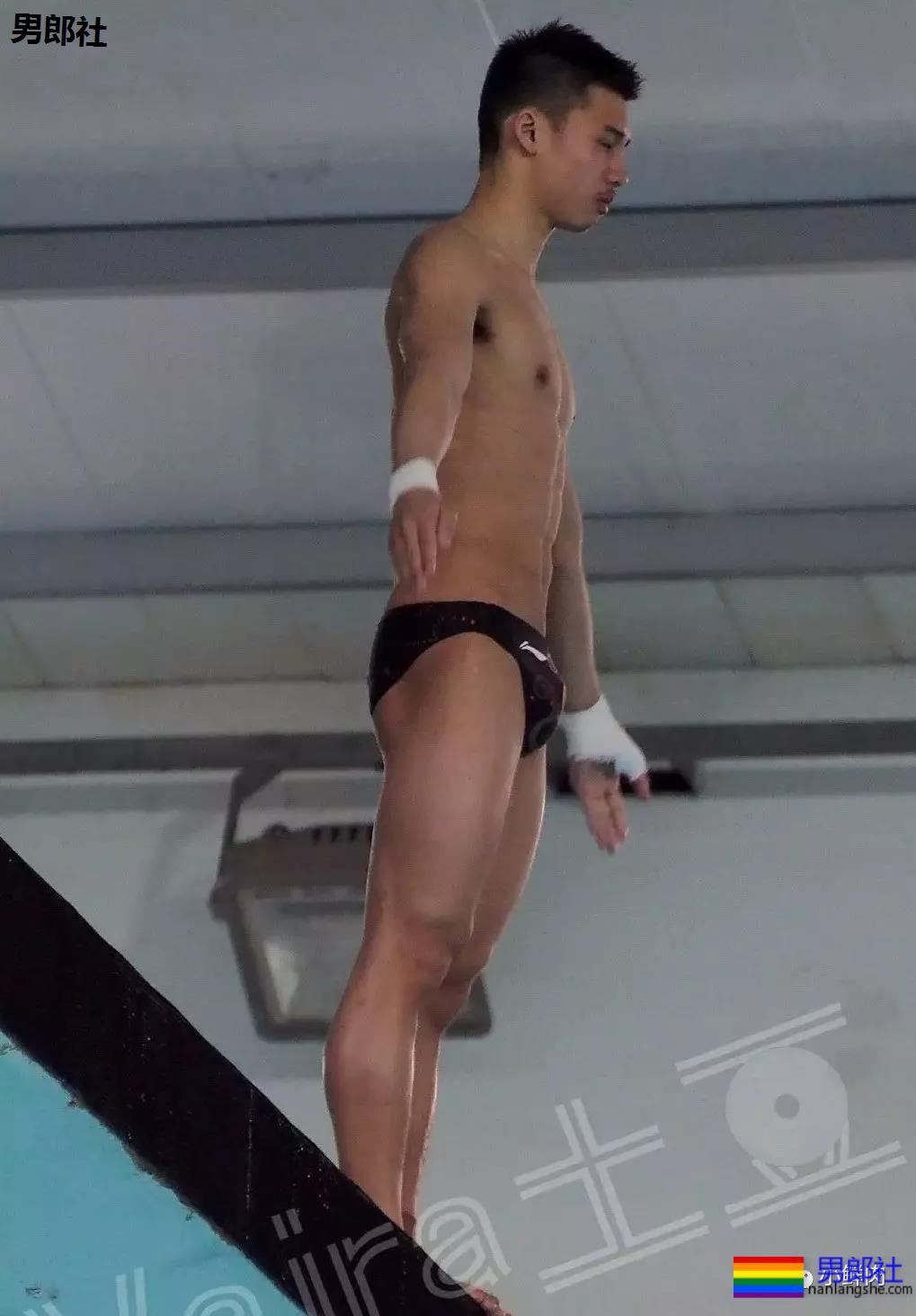 网友私藏陈艾森生图硬照曝光，还是红泳裤好看！ - 51虹马