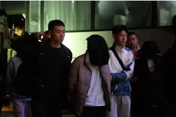 300余同性恋为找“老公”，惨被骗超千万！-51虹马