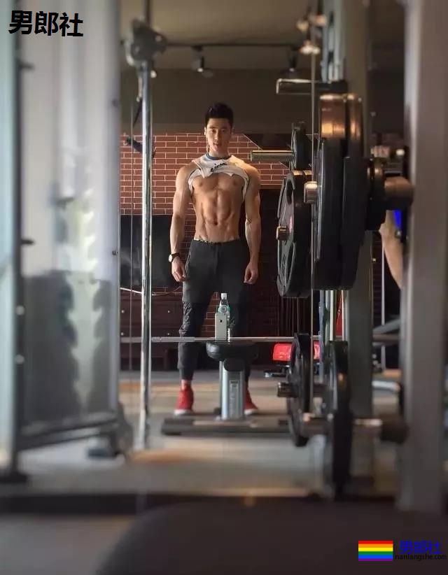 健身私教李佳淇，他的小视频曾让多少人心动-51虹马