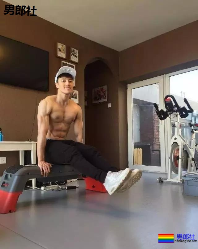 健身私教李佳淇,他的小视频曾让多少人心动 - 51虹马 健身私教李佳淇,他的小视频曾让多少人心动 - 51虹马