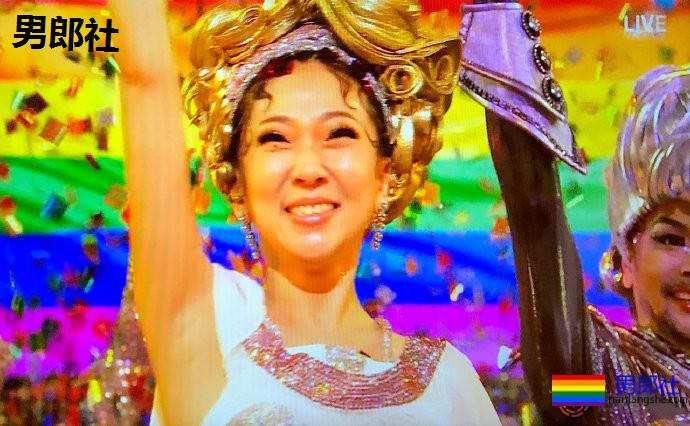 MISIA亮相红白歌大赛，全场飘扬彩虹旗 - 51虹马