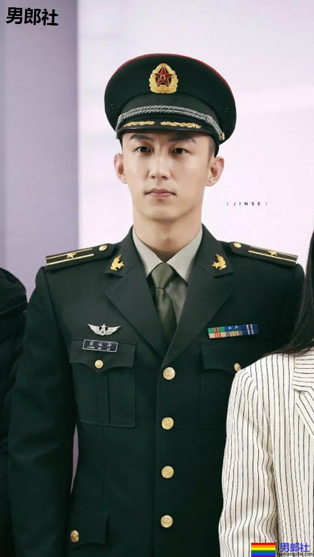 当红炸子鸡男星制服大比拼!黄景瑜李易峰变身兵哥哥,又帅又苏太A啦! - 51虹马 当红炸子鸡男星制服大比拼!黄景瑜李易峰变身兵哥哥,又帅又苏太A啦! - 51虹马