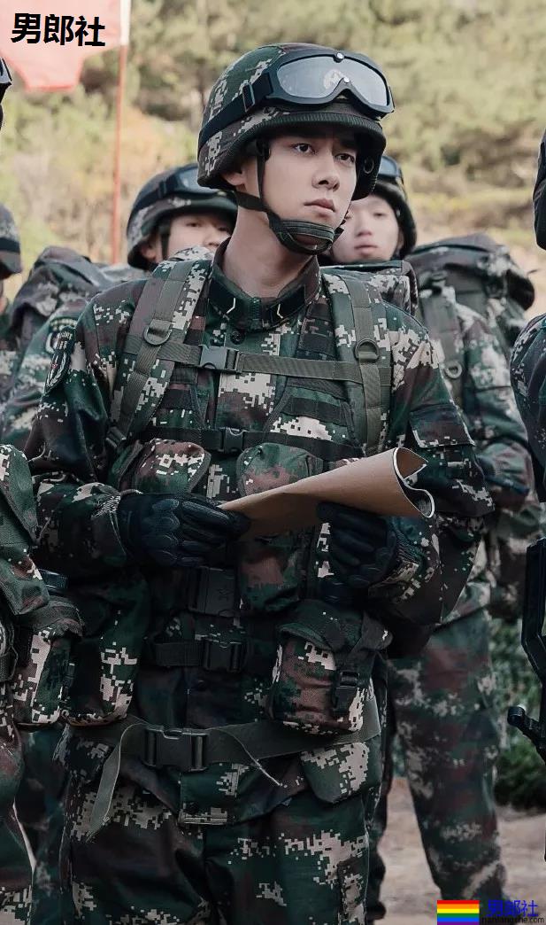 当红炸子鸡男星制服大比拼!黄景瑜李易峰变身兵哥哥,又帅又苏太A啦! - 51虹马 当红炸子鸡男星制服大比拼!黄景瑜李易峰变身兵哥哥,又帅又苏太A啦! - 51虹马