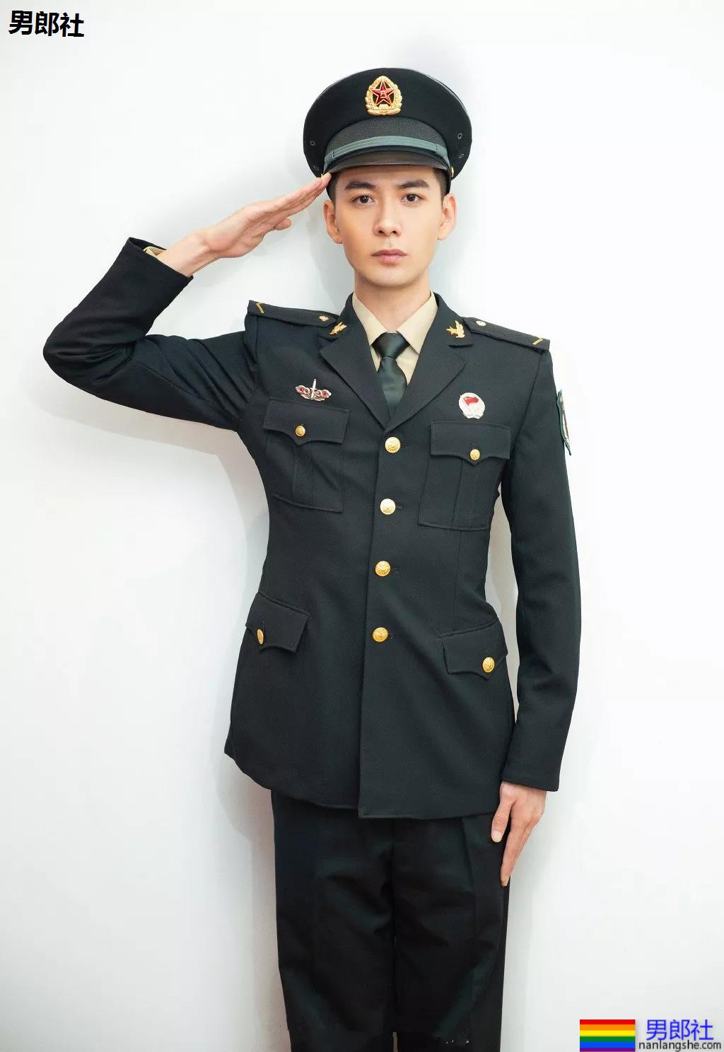 当红炸子鸡男星制服大比拼!黄景瑜李易峰变身兵哥哥,又帅又苏太A啦! - 51虹马 当红炸子鸡男星制服大比拼!黄景瑜李易峰变身兵哥哥,又帅又苏太A啦! - 51虹马